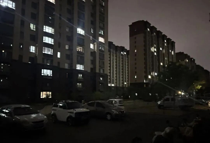 晚间公共设施照明停摆漆黑一片