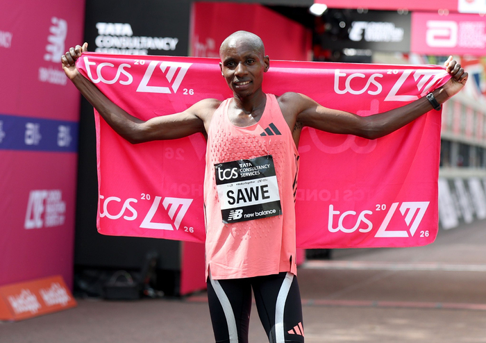 　　4月26日，萨维在比赛后庆祝。新华社记者 李颖 摄