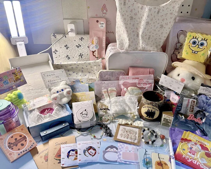 *种类丰富的盲勺商品（洛西供图）