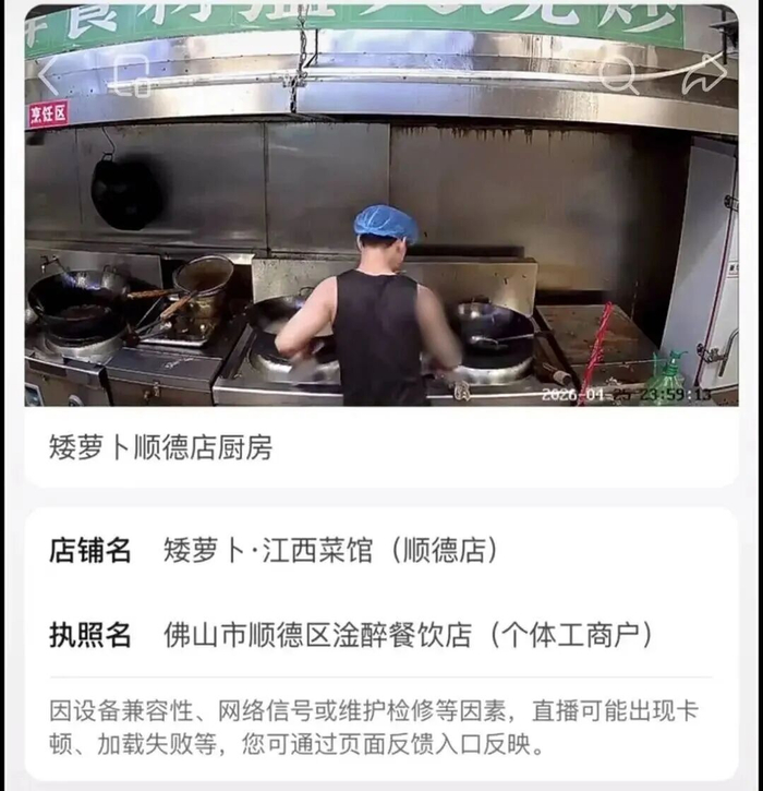 此前扫把放在地上