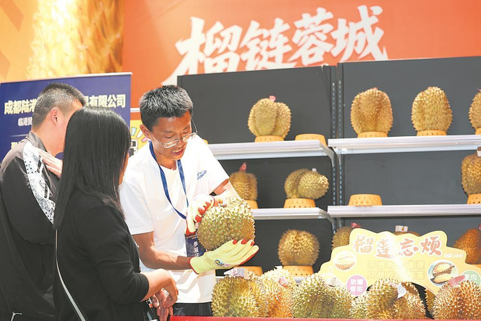     榴莲展销会现场。