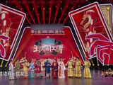 三代帝王同框！张国立在邓婕面前秒变“妻管严”，连句硬气话都不敢说