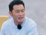 范丞丞做坏事的时候总不嫌累，张真源递泥巴，玩得真脏