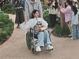 金莎崴脚受伤，会影响她后续拍摄婚纱照的计划吗？