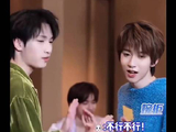 你两是在演偶像剧嘛