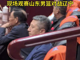 中国男篮主教练郭士强现场观赛鲁辽大战