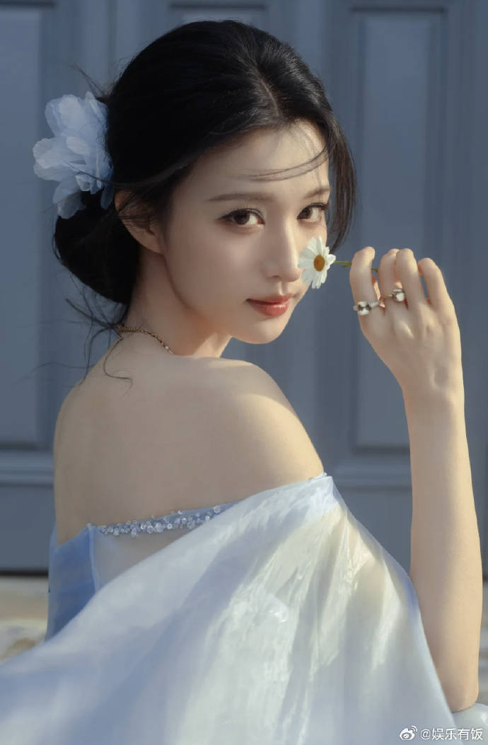 王楚然高度近视看不清楚东西，硬撑着绝不眯眼，被妈妈吐槽“要把手机吃了”|手术|惊悚|粉丝|明星|特效_新浪娱乐_新浪新闻