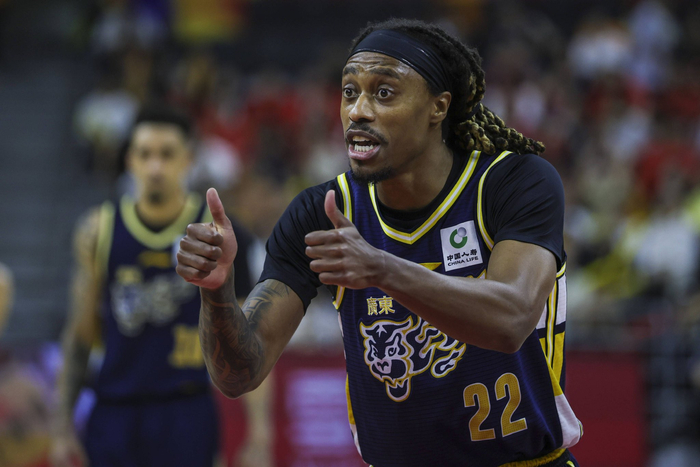 4月28日，广东东阳光队球员麦考尔在比赛中。 新华社发（郑家雄摄）