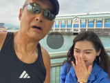 70岁周润发外出跑步，在中环码头休息，帮民众按摩，没有巨星架子