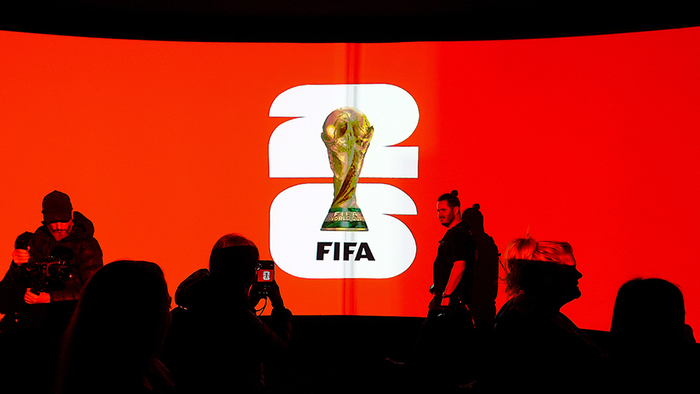 2026年4月10日，加拿大温哥华，2026FIFA世界杯奖杯巡回展启动。视觉中国 资料图