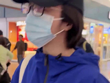 汤唯怀二胎剪短发，简约优雅