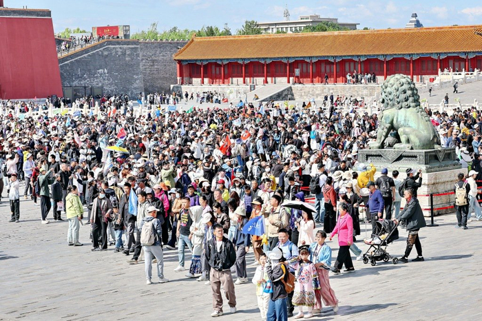 4月28日，北京，故宫提前迎来客流高峰。