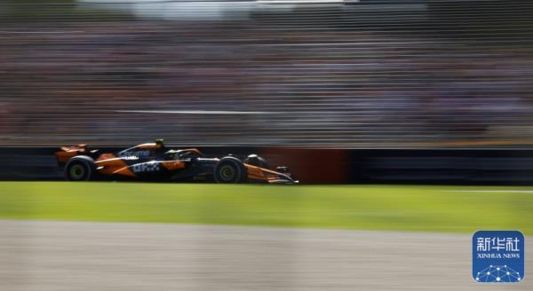 ↑迈凯伦车队英国车手诺里斯在比赛中。新华社记者 马平 摄