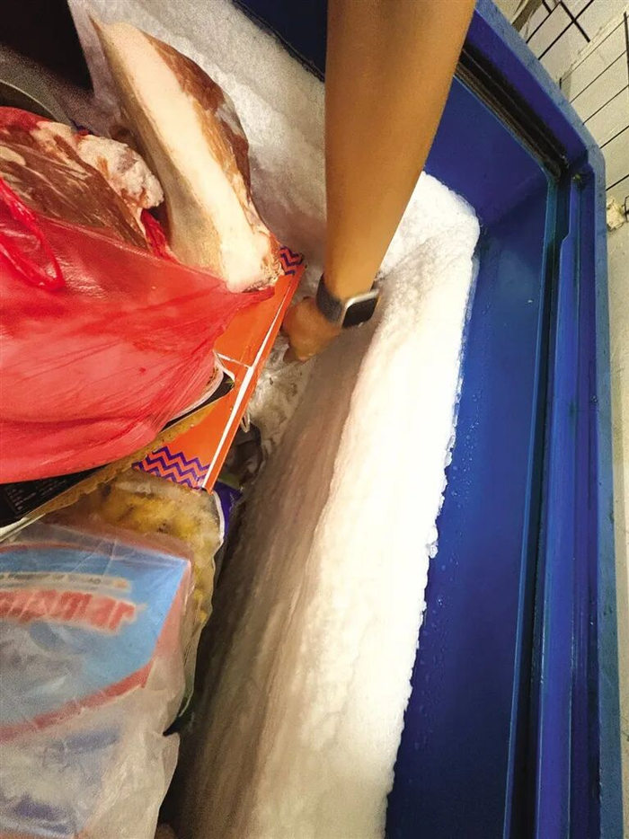 食材冻住拿不出来。