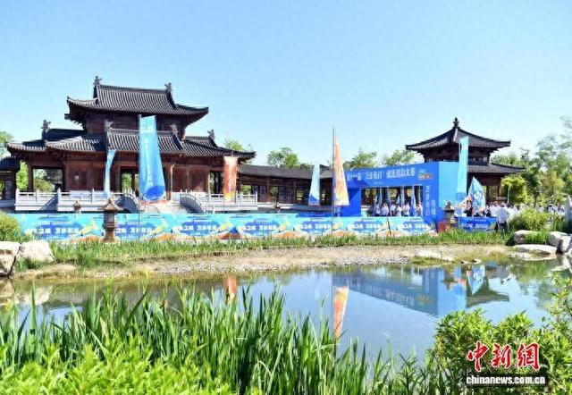 4月29日，全国第十一届“万步有约”健走激励大赛在雄安新区启动。 韩冰 摄