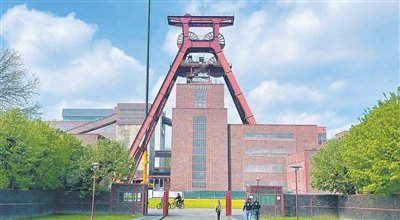 　　埃森关税同盟煤矿工业区地标性建筑——12号矿井塔。本报记者 刘 赫摄