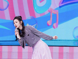 宋轶穿粉色半裙似仙女 和郭麒麟再同框