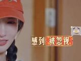 田嘉瑞轻声细语逗金晨开心，一方巧言如簧，一方笑意盈盈