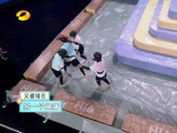 孟子义张真源被堵角落，严浩翔场外指导，再次被堵！