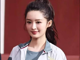 李沁今天元气满满网球运动风，青春女大好美萌啊！