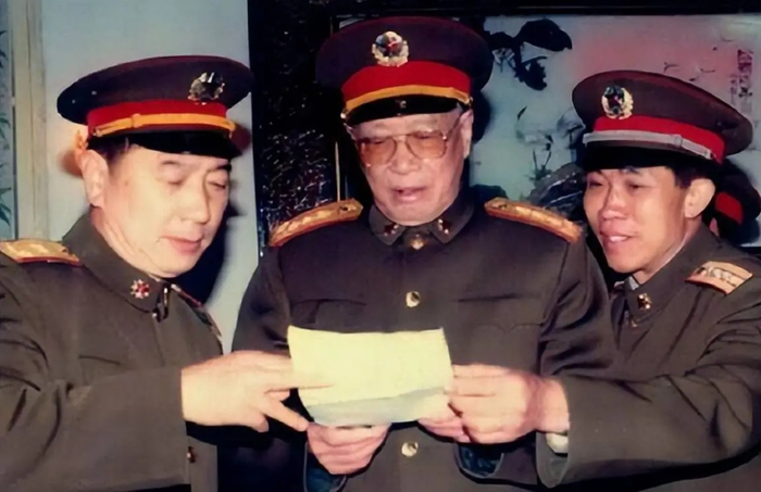 1952年张震进京赴任，下车见粟裕亲自接站，惊呼：这可怎么得了|抗美援朝|总参|三野|总参谋部|职级_新浪新闻