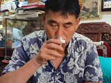 “大衣哥”朱之文还在用诺基亚 朴素价值观的坚守