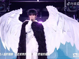 丁程鑫广州演唱会solo舞台《artificial》