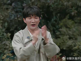 笑眯眯的大魔王孙悦，与周深的欢乐互动！