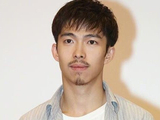 新人导演李心是如何构思并拍摄电影《门牙》这个故事的？