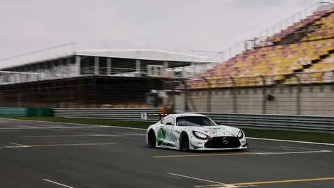 王一博新座驾曝光！AMG GT3 EVO 涂装藏攀岩巧思|赛车|奔驰|奥迪r8|奔驰g级|奥迪_新浪新闻