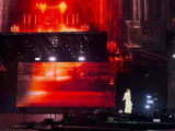 张真源演唱会递话筒粉丝回应爱