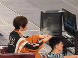 徐良成都演唱会重现青春记忆，广播体操QQ秀引共鸣