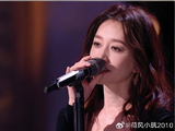 李小冉在《惊鸿一面》中的‘打小抄’举动是如何被观众解读的？