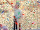 雨神人设“失灵”？沈阳演唱会送3.5万雨衣反遇晴天