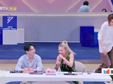 唐艺昕刻苦练习获认可，开心蹦跳难掩喜悦