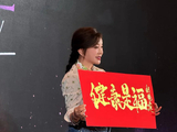 刘晓庆在参加活动前的话剧巡演和身体状态对她现场表现有何影响？