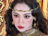 娜扎金色战衣演绎金牛女神,生日大片尽显神话贵气