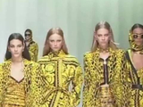 今天是Donatella Versace 71岁生日，老干妈生日快乐！