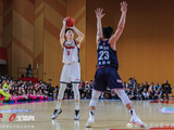 广东东阳光客场大胜广州朗肽海本，季后赛大比分1:1