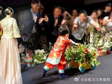 秋瓷炫于晓光一岁儿子在婚礼上曝光，星二代气息十足毫不怯场