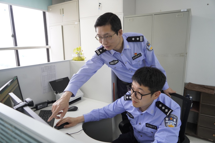 洪磊（上）。 受访者 供图