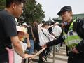 天坛公园迎大客流考验，东城公安“一点一策”全力护航