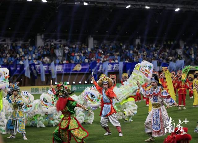 深圳队主场迎战揭阳队，赛前，一场融合科技、非遗等多元素的开场秀精彩上演。南方日报记者 鲁力 摄