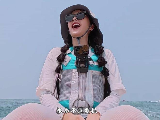  结语来看，像白鹿这样不扭捏、展现真实自我的女明星极为稀缺。曾经大家觉得无可替代的杨颖，如今呼声逐渐下降，而众多常驻女嘉宾缺乏记忆点，很大原因就在于她们无法像白鹿这样敢笑敢玩、无畏自我。白鹿从一开始就肆意大笑，毫不在乎形象，注定适合综艺道路。事实证明，她没有让观众失望——开得起玩笑，轻松接梗，随手就能制造名场面，这才是真正的综艺天选咖。
