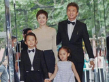 孙俪邓超为女儿庆生，和小花的亲吻照遭调侃，邓超转发也不忘自夸