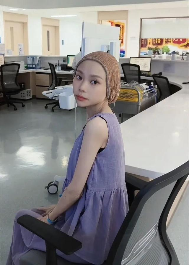 熹菲在医院（视频截图）