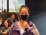公众和粉丝是如何看待王菲这次面对代拍的表现的？