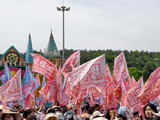 18岁穆祉丞音乐节首秀封神！橙粉星海刷屏，压轴全开麦燃炸全场