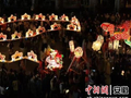 “五一”夜游西递 游客沉浸式体验徽州古韵