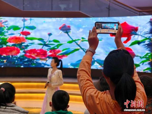 演出现场。 赵惠 摄